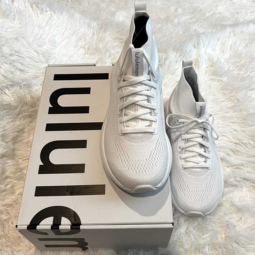 NEW with box Lululemon Chargefeel sneaker